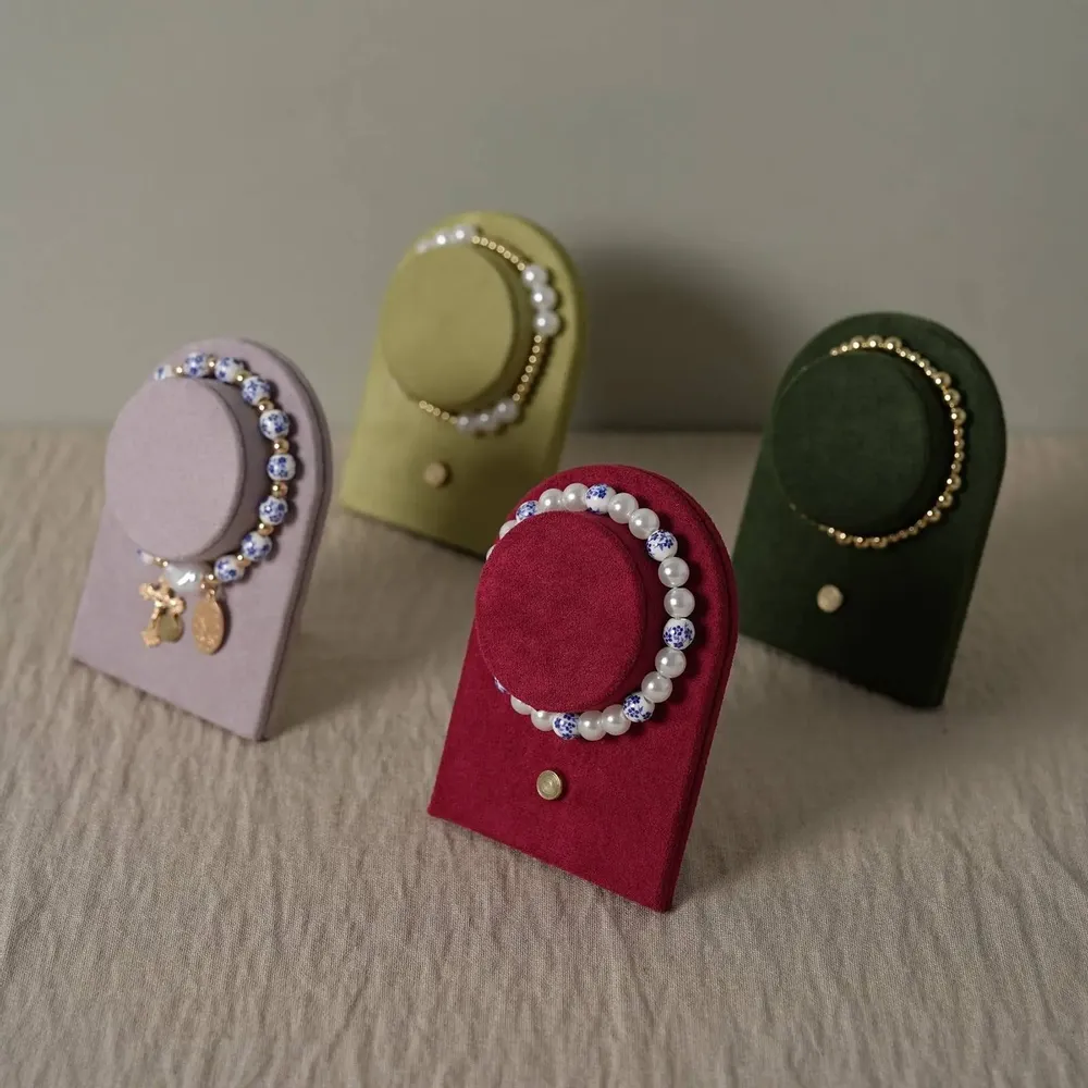 Objets de décoration - Porte-bracelets en suédine végane avec pied en laiton - WHISPERING WOODS