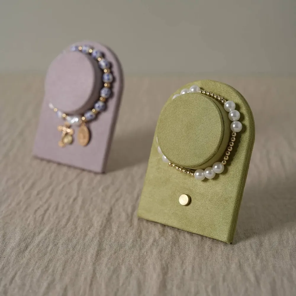 Objets de décoration - Porte-bracelets en suédine végane avec pied en laiton - WHISPERING WOODS