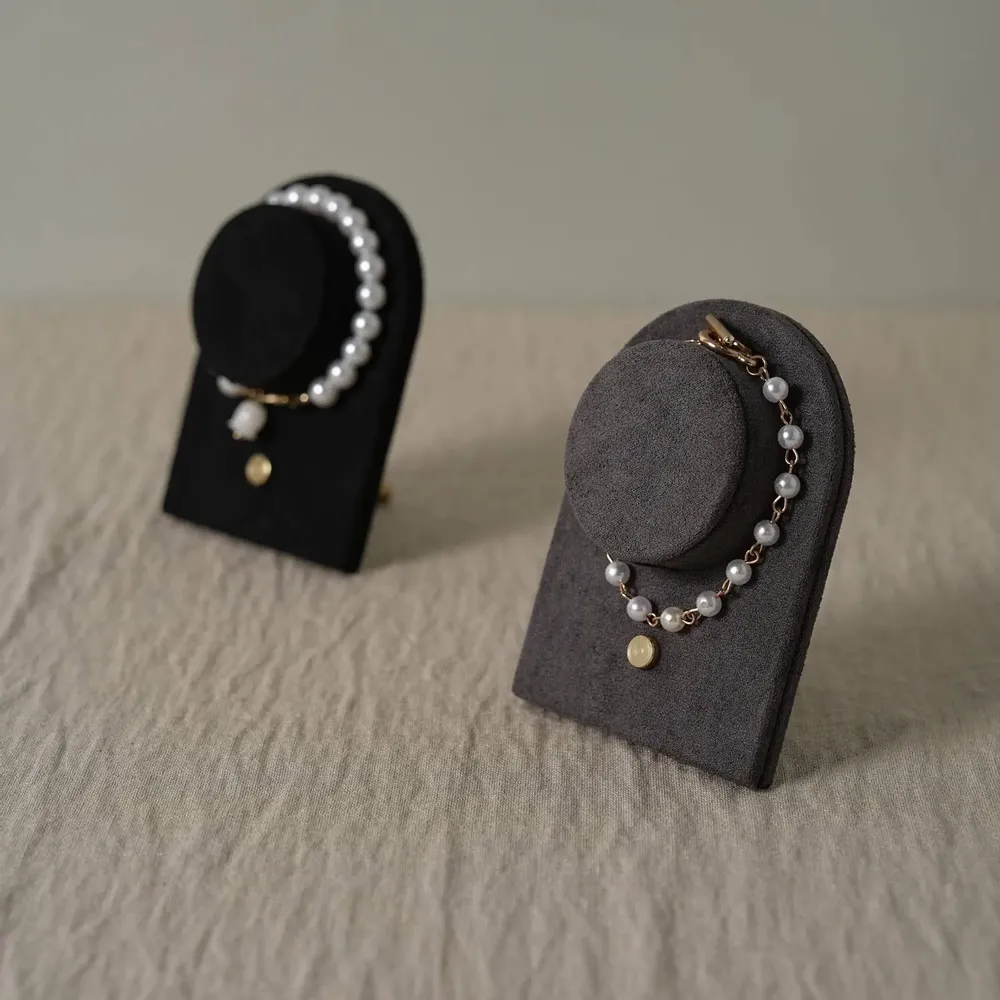 Objets de décoration - Porte-bracelets en suédine végane avec pied en laiton - WHISPERING WOODS