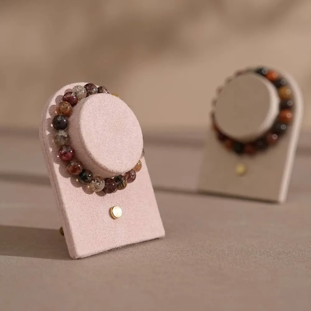Objets de décoration - Porte-bracelets en suédine végane avec pied en laiton - WHISPERING WOODS