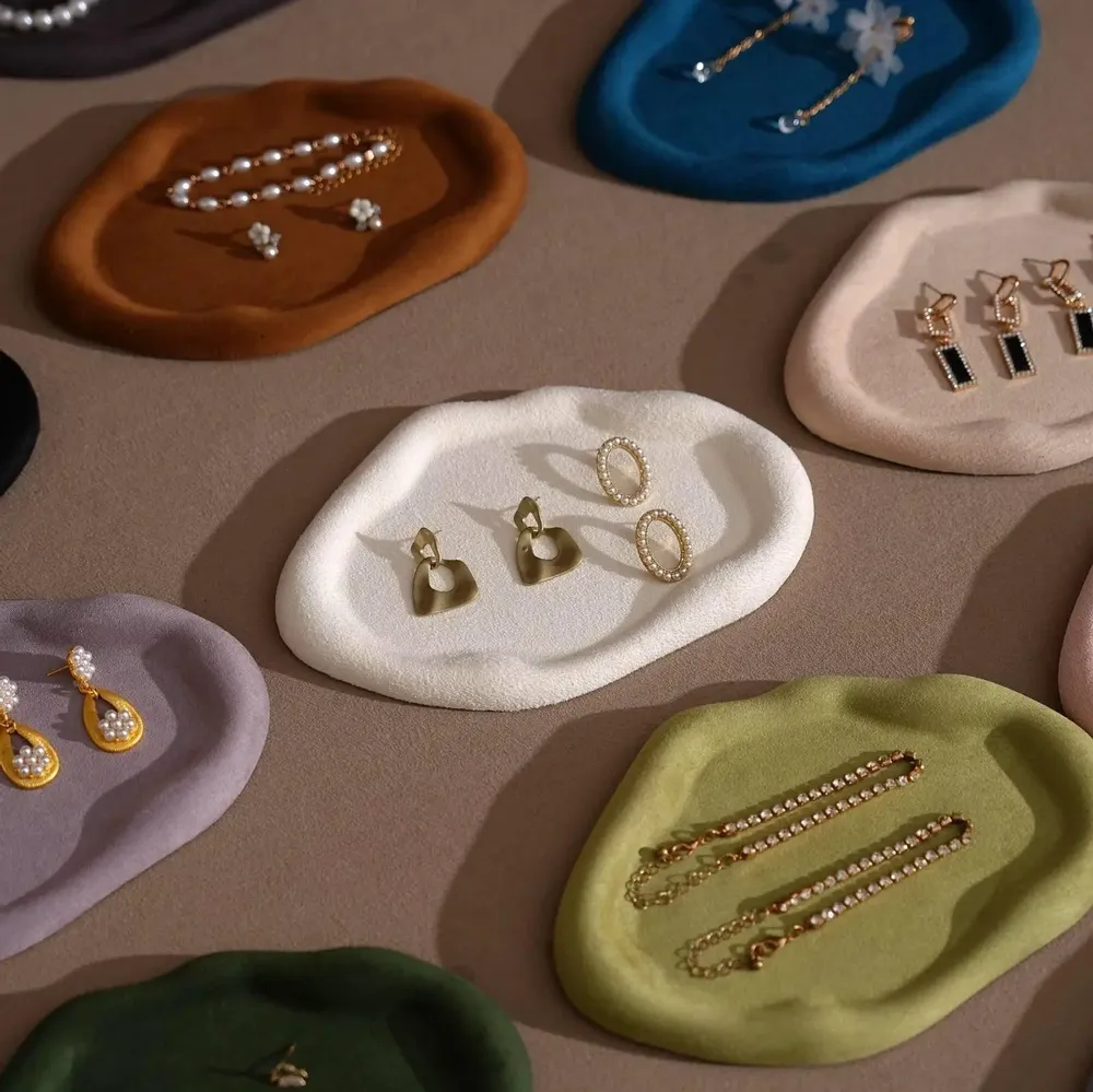 Plateaux - Coupelle à bijoux en forme de nuage en suédine végane - WHISPERING WOODS