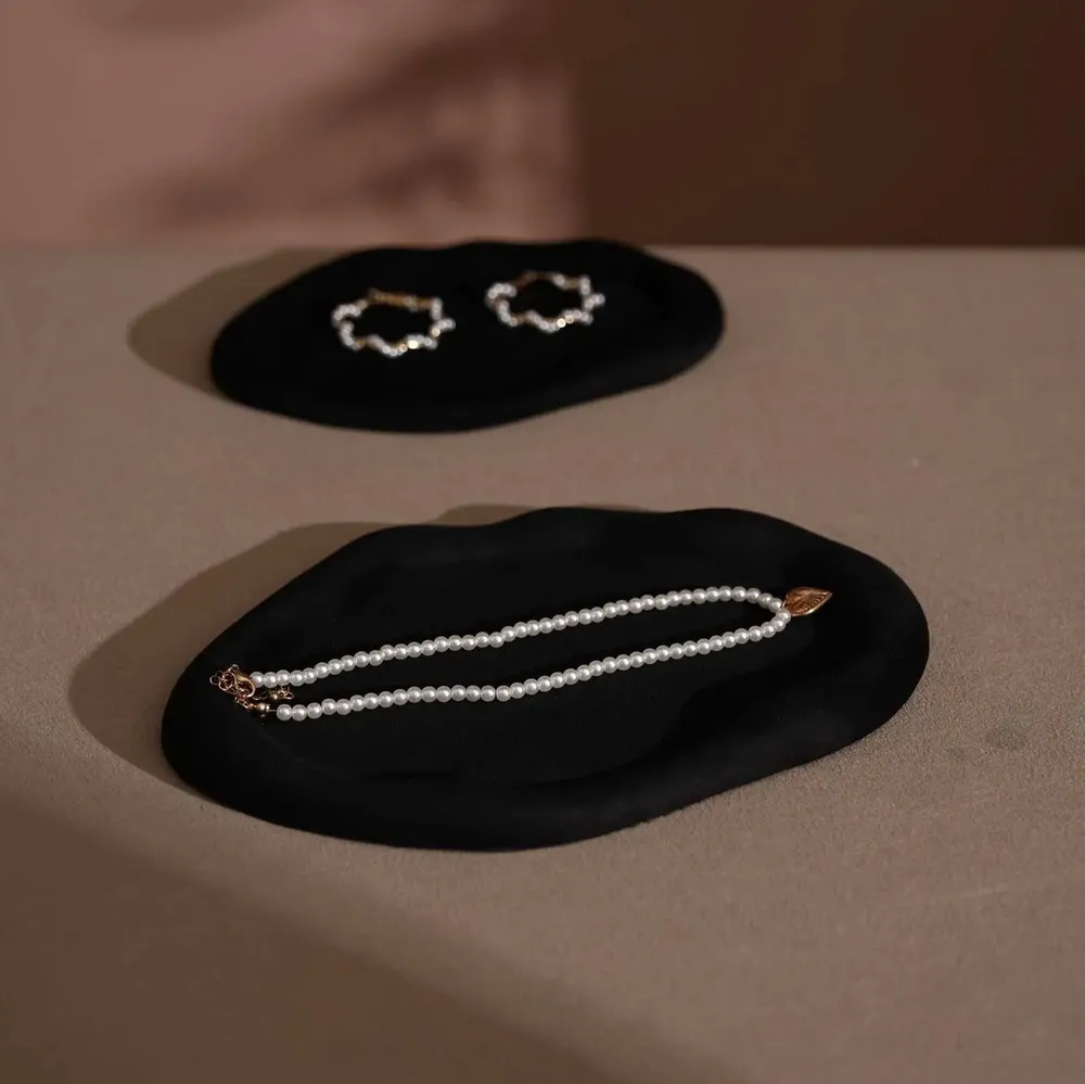 Plateaux - Coupelle à bijoux en forme de nuage en suédine végane - WHISPERING WOODS