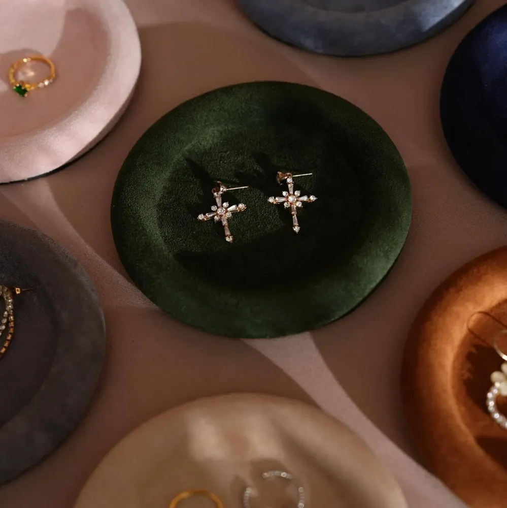 Plateaux - Coupelle ronde à bijoux en suédine végane et plâtre - WHISPERING WOODS