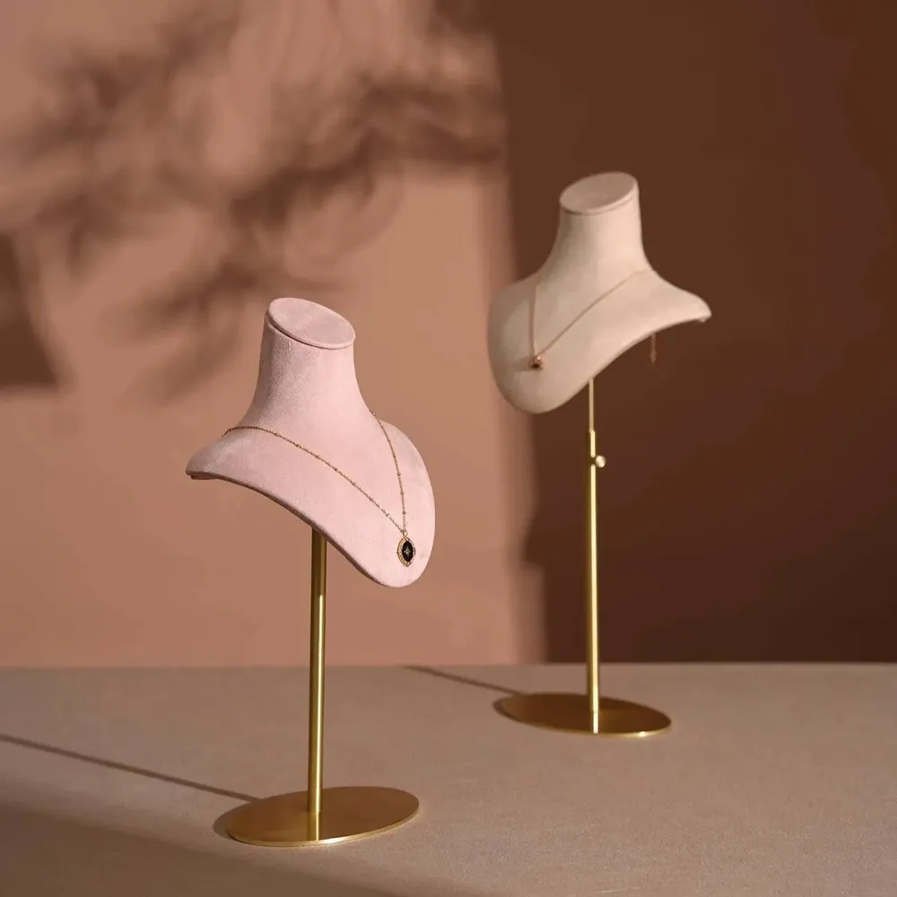 Objets de décoration - Buste pour colliers en suédine végane à hauteur réglable - WHISPERING WOODS