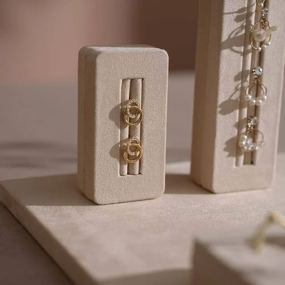 Objets de décoration - Ensemble de présentoirs à bijoux Vignette avec buste sur pied en hêtre - WHISPERING WOODS