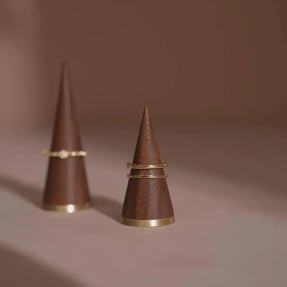 Objets de décoration - Pièce à l'unité, taille au choix – Cône noyer et laiton - WHISPERING WOODS