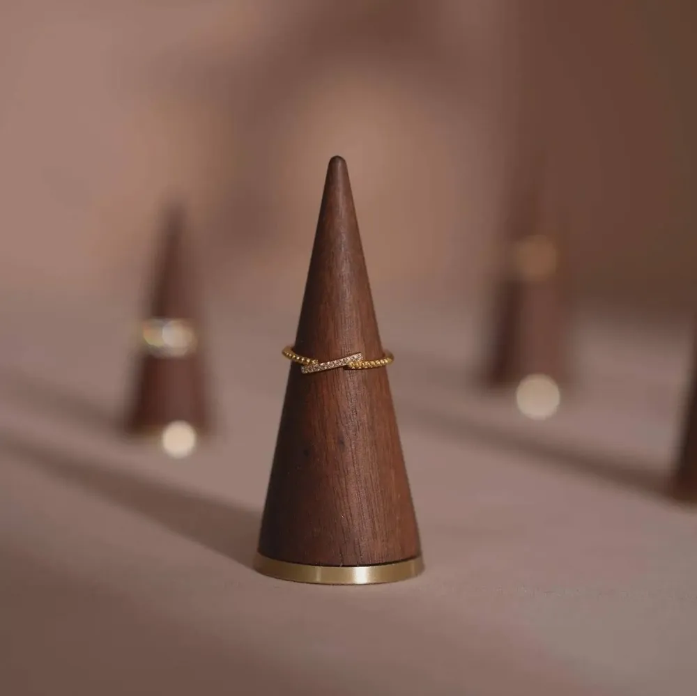 Objets de décoration - Pièce à l'unité, taille au choix – Cône noyer et laiton - WHISPERING WOODS