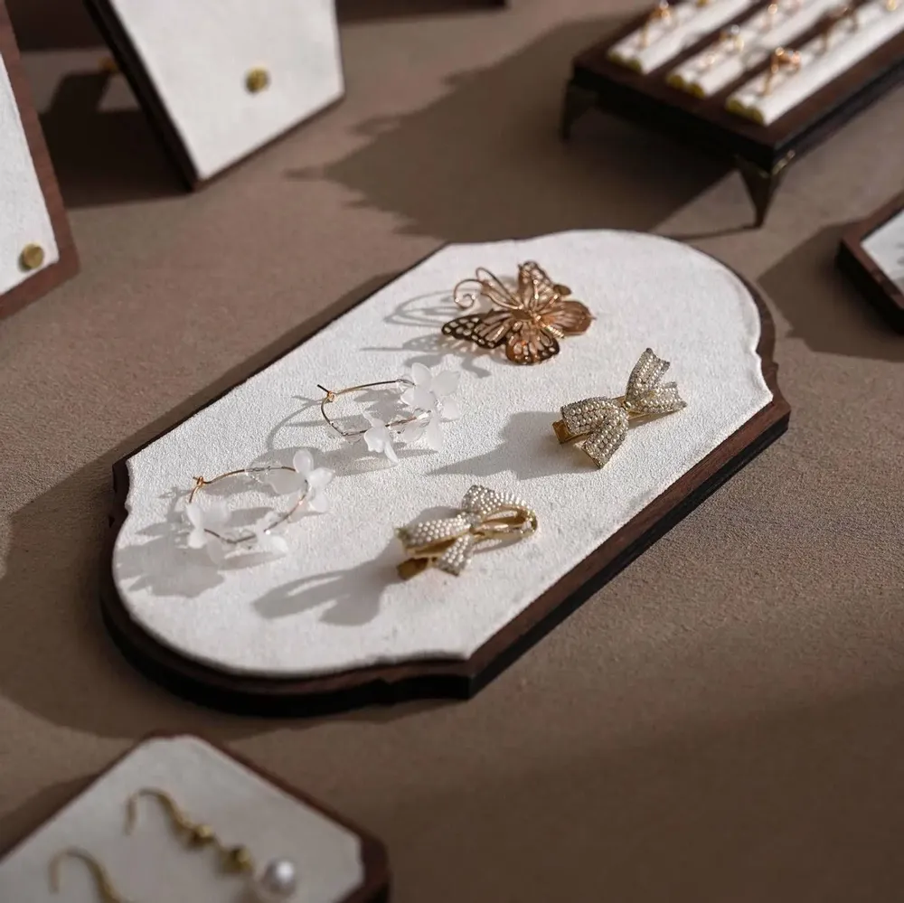 Objets de décoration - Ensemble de présentoirs à bijoux en placage de noyer et cuir végan - WHISPERING WOODS