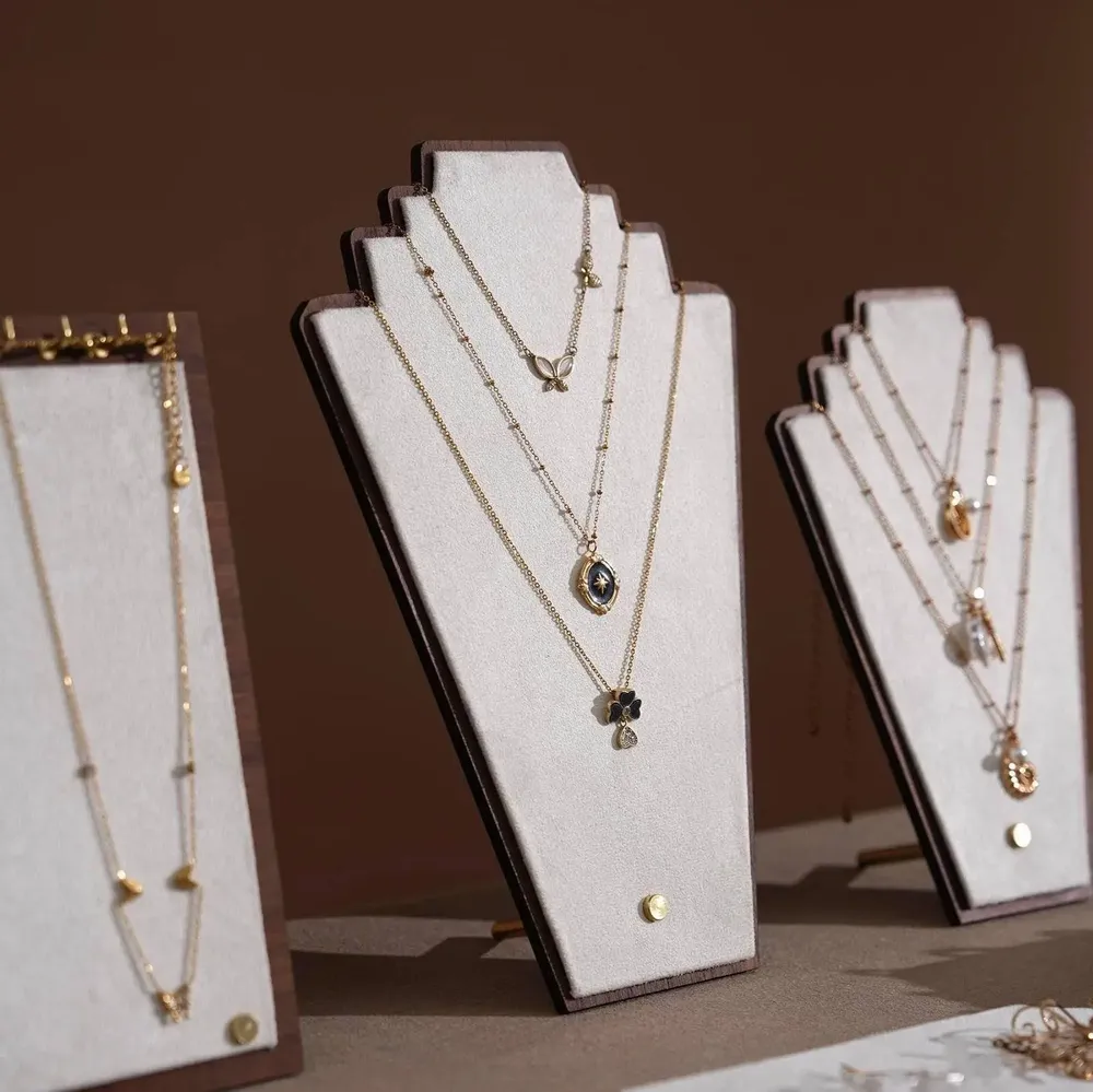 Objets de décoration - Ensemble de présentoirs à bijoux en placage de noyer et cuir végan - WHISPERING WOODS