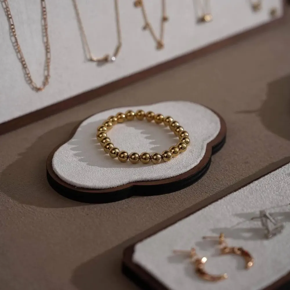 Objets de décoration - Ensemble de présentoirs à bijoux en placage de noyer et cuir végan - WHISPERING WOODS