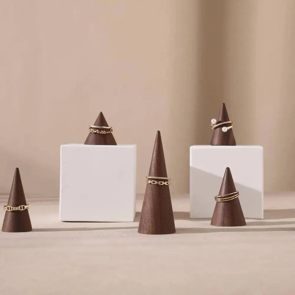 Objets de décoration - Pièce à l'unité, taille au choix – Cône noyer foncé - WHISPERING WOODS