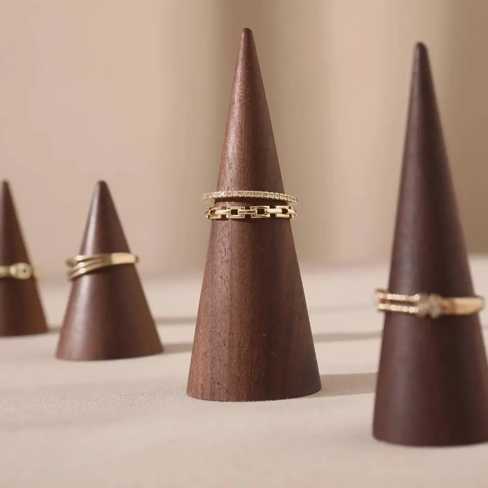 Objets de décoration - Pièce à l'unité, taille au choix – Cône noyer foncé - WHISPERING WOODS