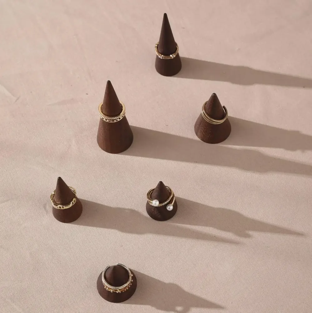 Objets de décoration - Pièce à l'unité, taille au choix – Cône noyer foncé - WHISPERING WOODS