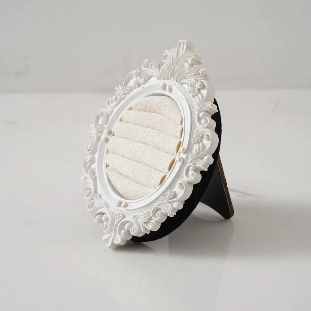 Objets de décoration - Cadre porte-bagues blanc de style vintage - WHISPERING WOODS