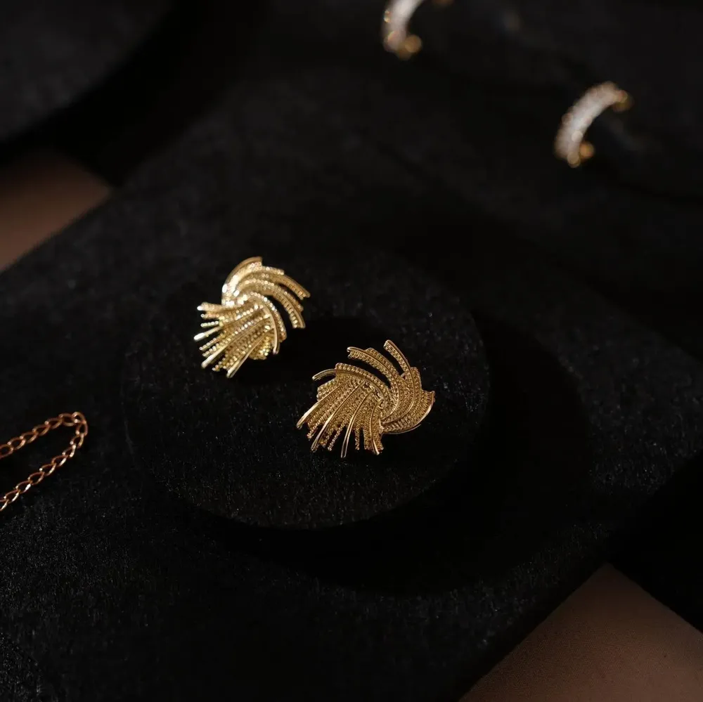 Jewelry - Black Felt Jewelry Display Set with Acrylic Accents - WHISPERING WOODS