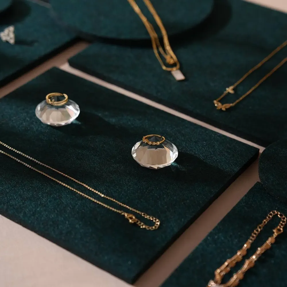 Jewelry - Dark Green Felt Jewelry Display Set with Acrylic Accents - WHISPERING WOODS
