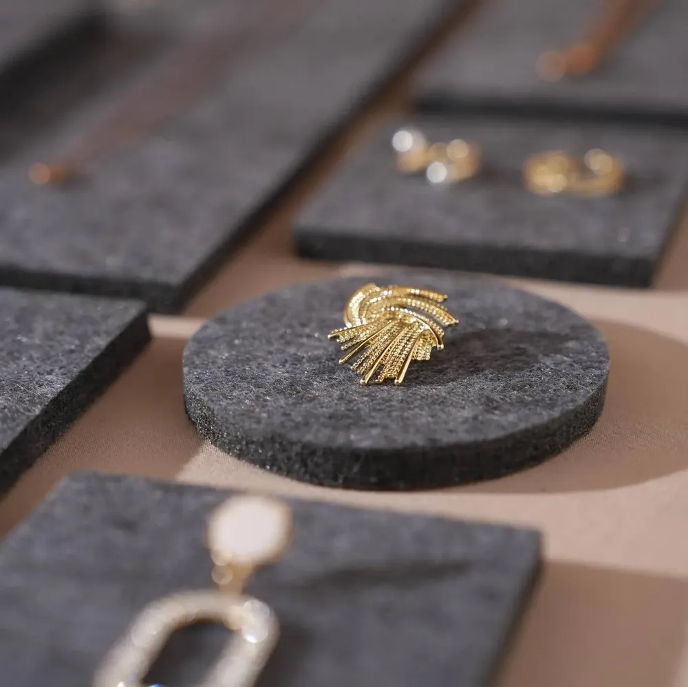 Jewelry - Dark Gray Felt Jewelry Display Set - WHISPERING WOODS