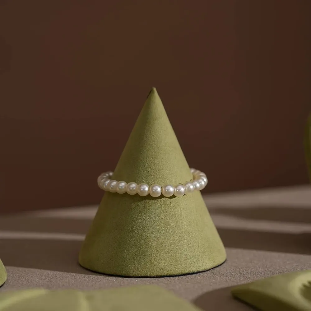 Bijoux - Ensemble de présentoirs en suédine végane vert olive et plâtre - WHISPERING WOODS