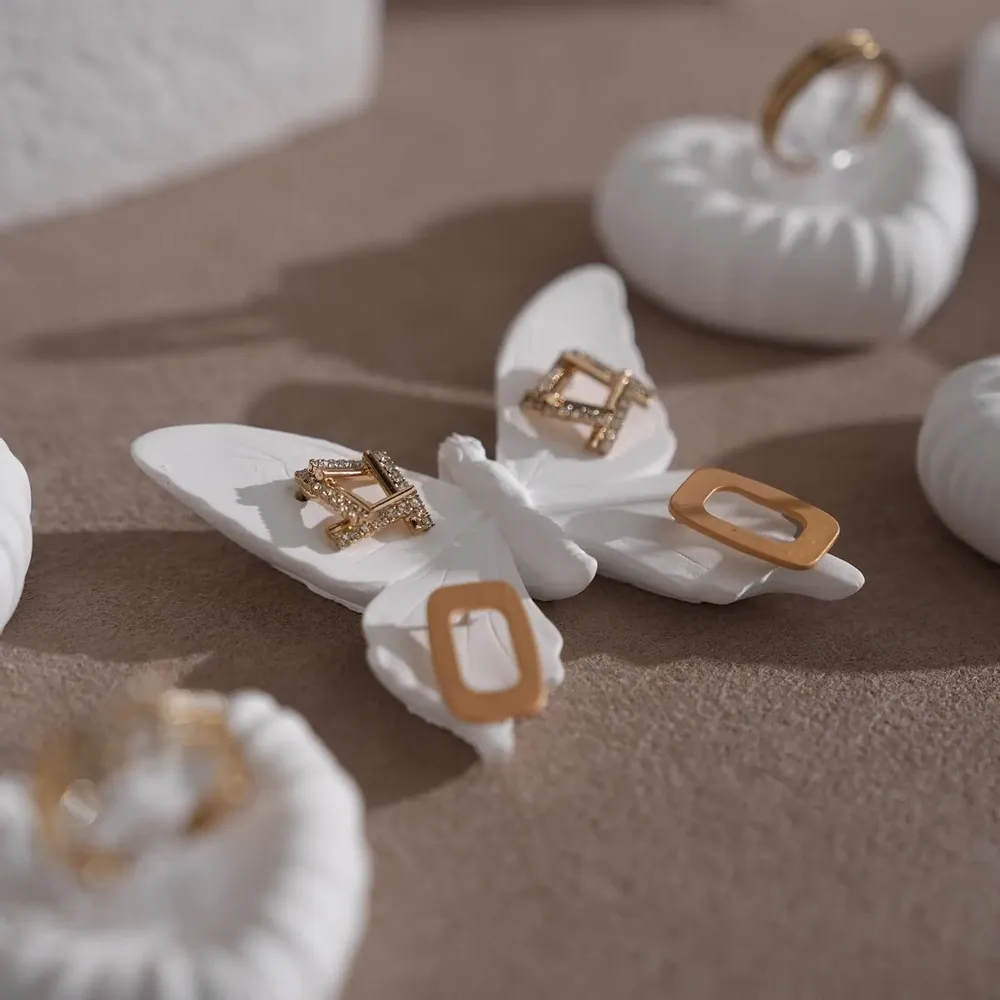 Jewelry - Ultra White Gypsum Jewelry Display Set - WHISPERING WOODS