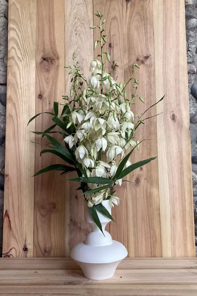 Objets design - Vase sculptural et géométrique en porcelaine blanche - Oneiros E4 - CALLIGRAMME