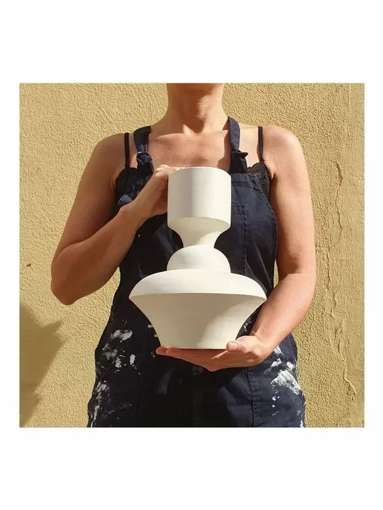 Objets design - Vase sculptural et géométrique en porcelaine blanche - Oneiros E4 - CALLIGRAMME