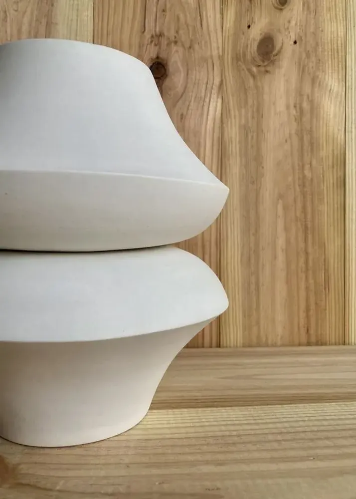 Decorative objects - Sculptural, geometric vase in white porcelain - Oneiros E5 - CALLIGRAMME