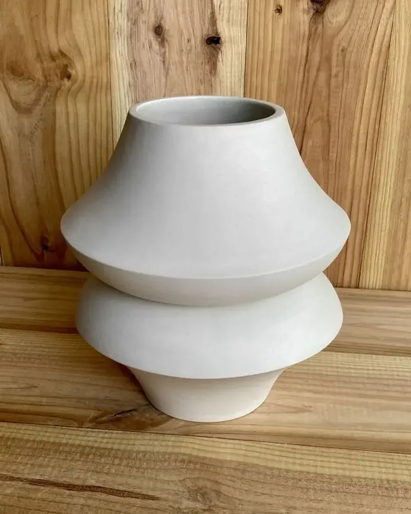 Decorative objects - Sculptural, geometric vase in white porcelain - Oneiros E5 - CALLIGRAMME