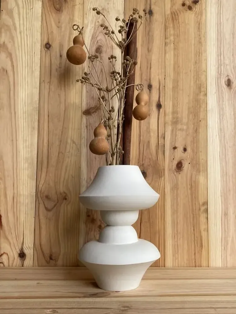 Ceramic - Sculptural, geometric vase in white porcelain - Oneiros E6 - CALLIGRAMME