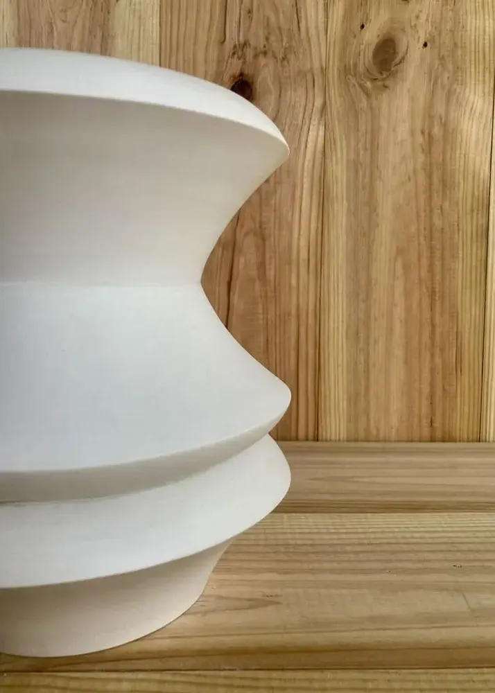 Pièces uniques - Vase sculptural et géométrique en porcelaine blanche - Palindrome A3L - CALLIGRAMME