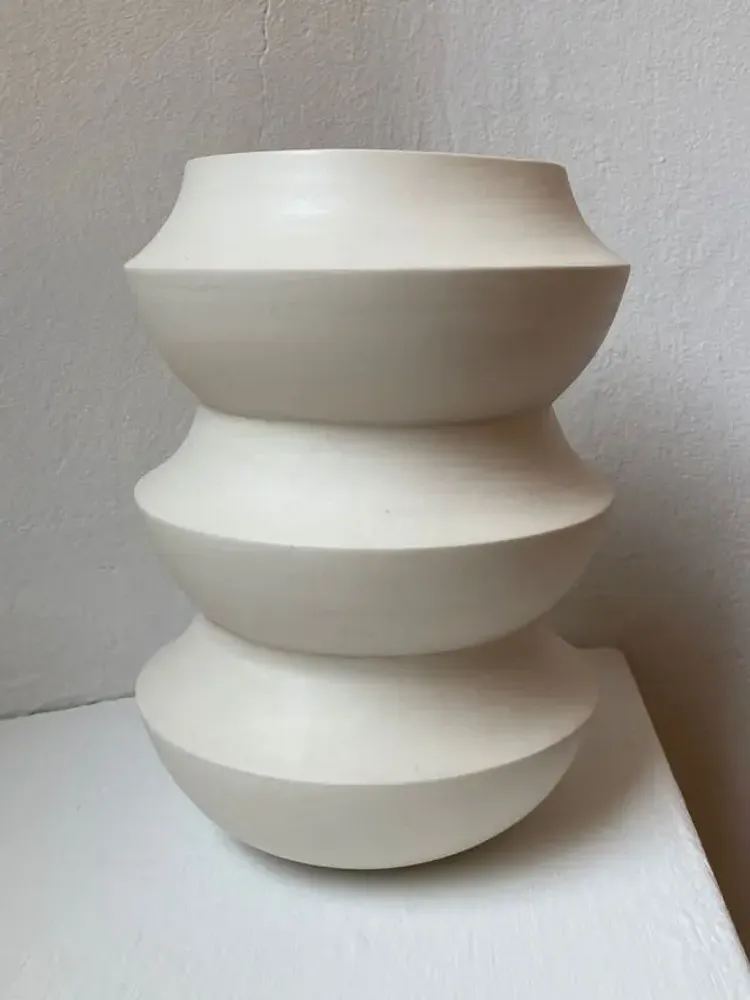 Pottery - Sculptural, geometric vase in white porcelain - Palindrome B4L - CALLIGRAMME