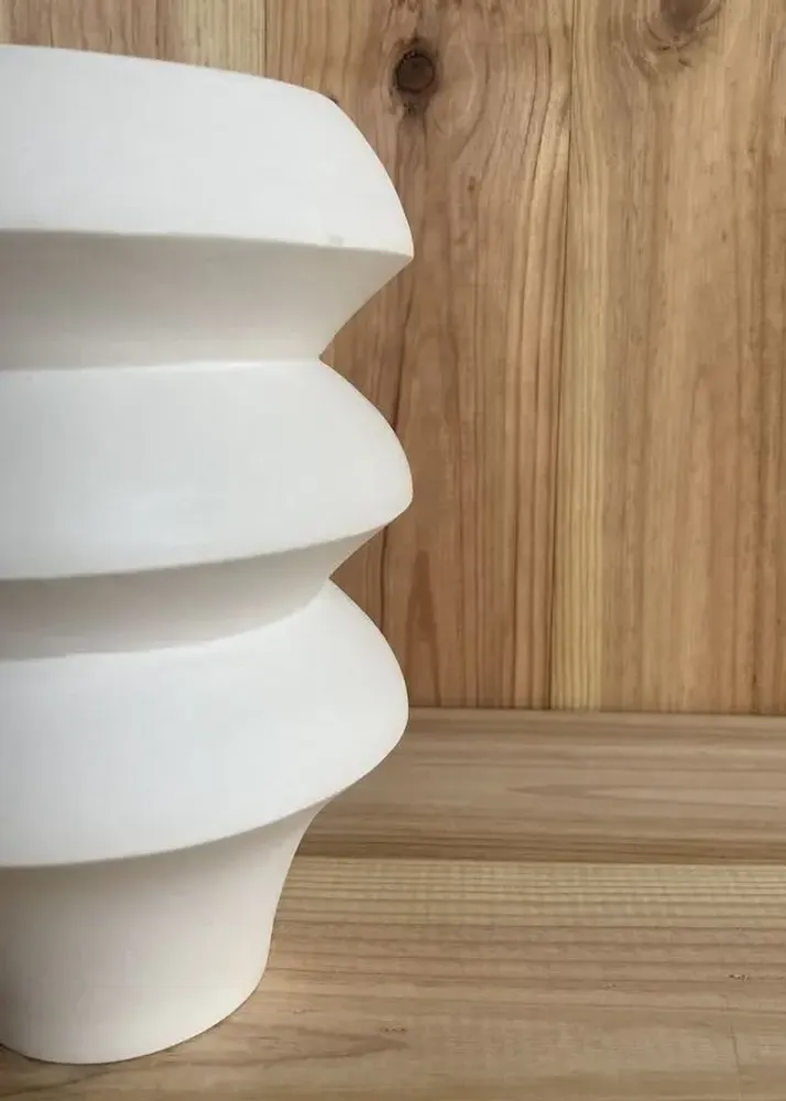 Pottery - Sculptural, geometric vase in white porcelain - Palindrome C4S - CALLIGRAMME