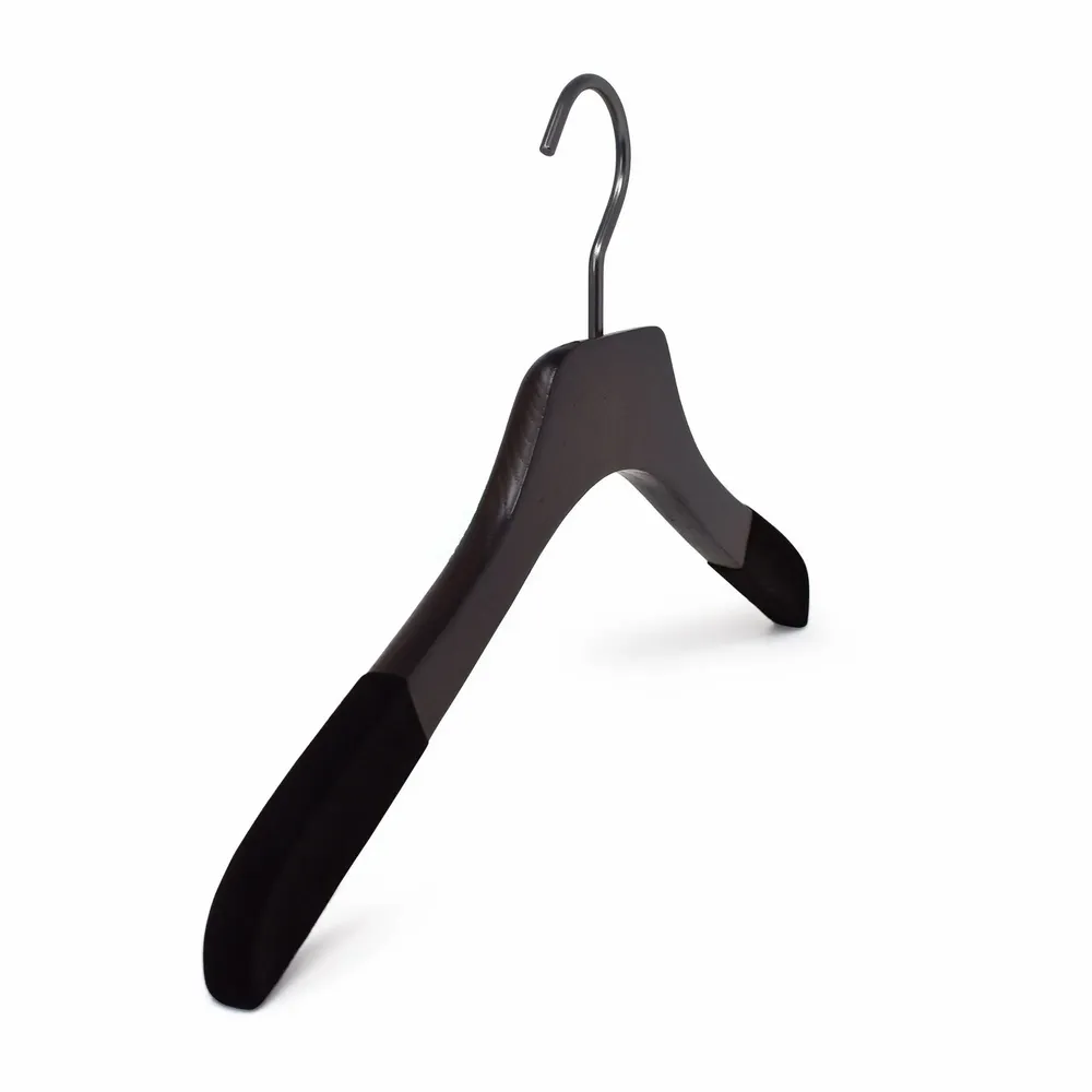 Walk-in closets - Ash wood hangers – Walnut finish – Chic Collection - MON CINTRE