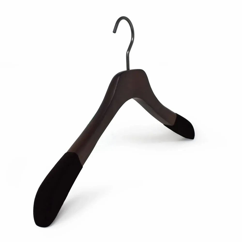 Walk-in closets - Ash wood hangers – Walnut finish – Chic Collection - MON CINTRE