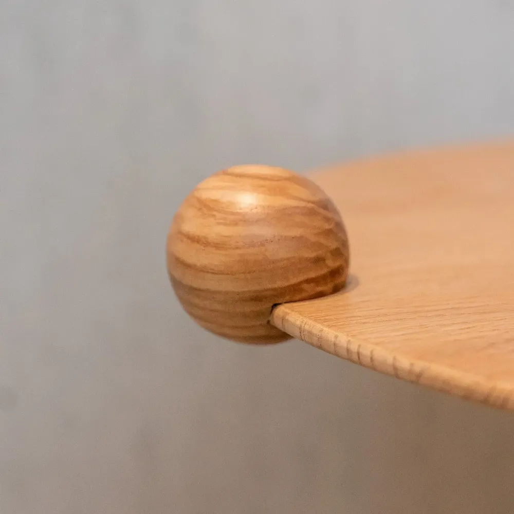 Autres tables  - MZM Ball Pin Table L - Chêne - MUZEUM