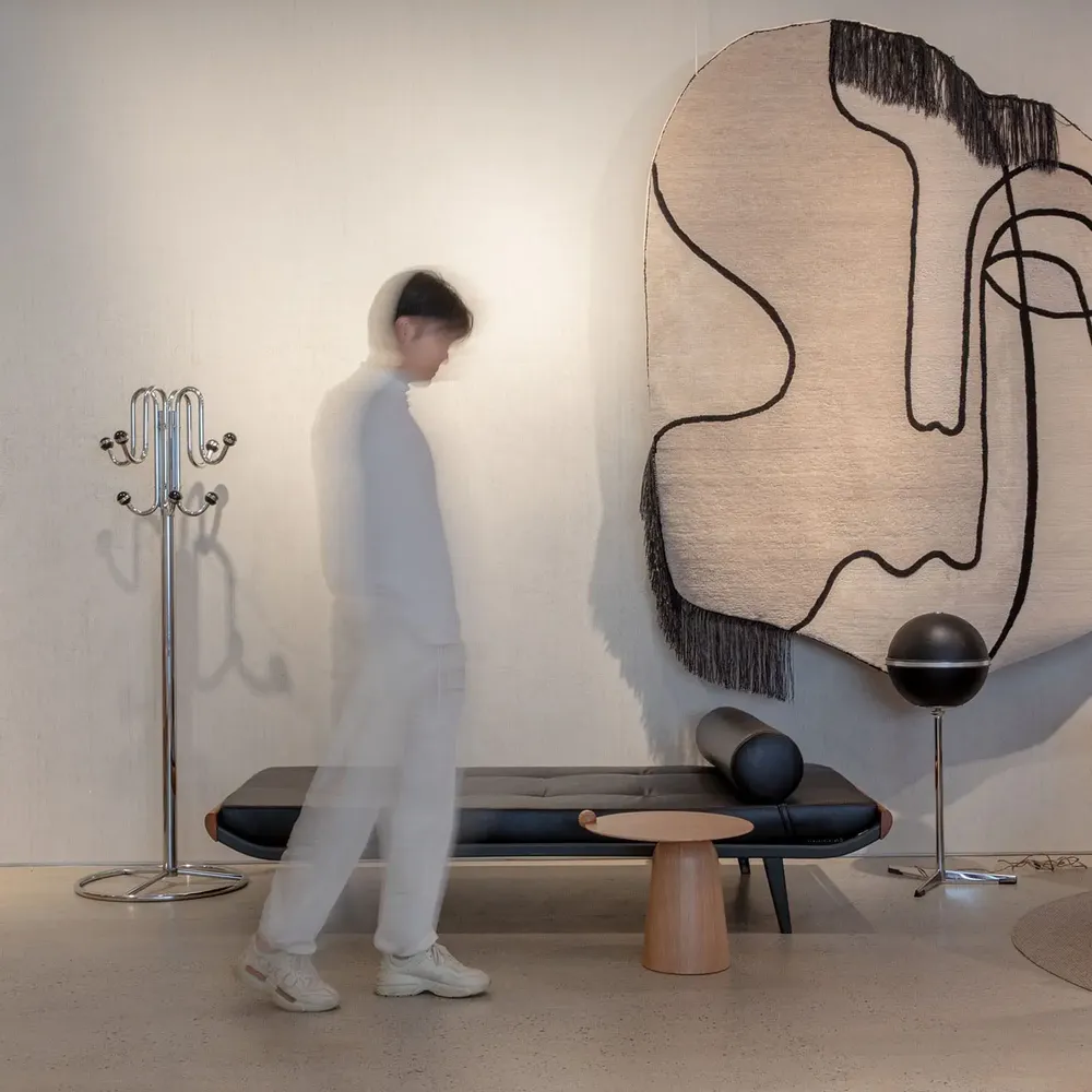 Autres tables  - MZM Ball Pin Table L - Chêne - MUZEUM