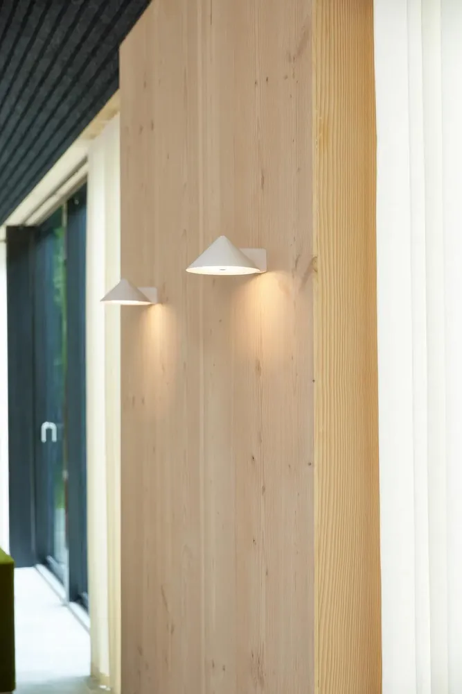 Wall lamps - Grasp Wall - FRANDSEN & PRIVATE LABEL
