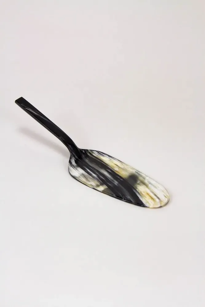 Couverts & ustensiles de cuisine - Pelle à tarte Baguette en corne noire africaine - L INDOCHINEUR X RIVÊT