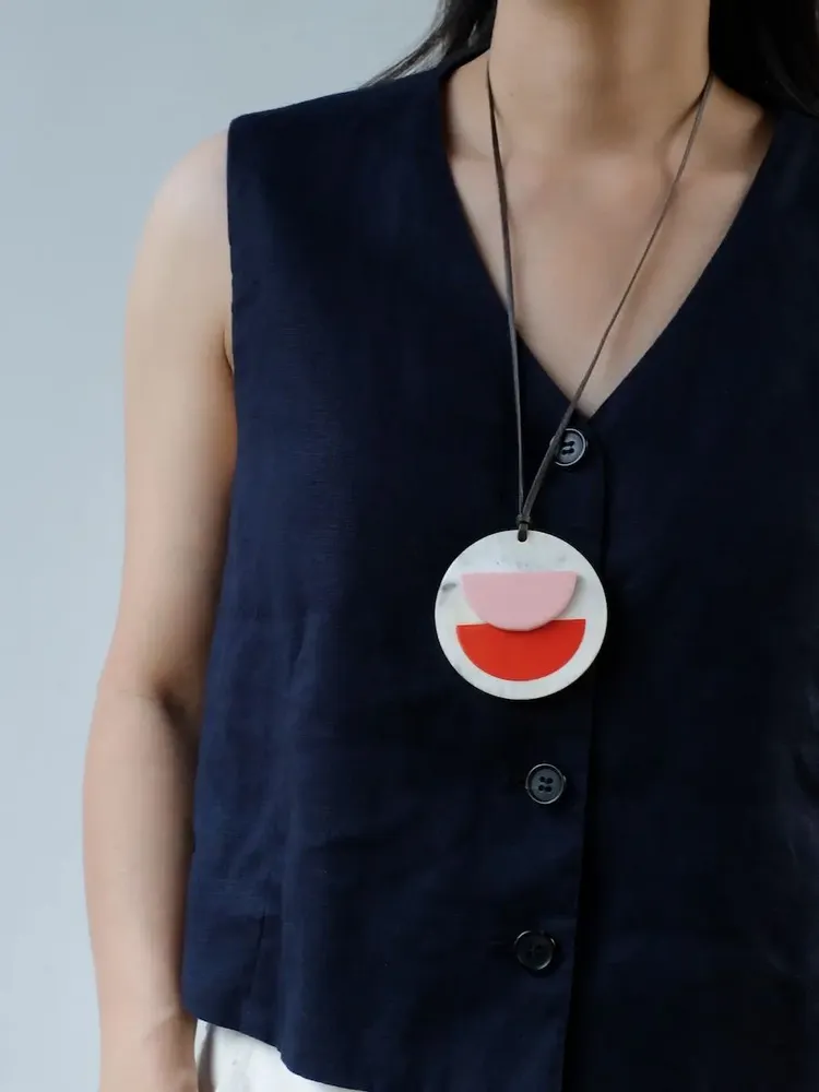 Jewelry - Pendant in horn and tricolour lacquer - L INDOCHINEUR X RIVÊT
