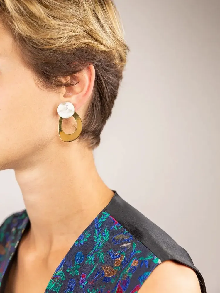 Jewelry - 2-part oval brass earrings, blond horn pendant - Studs - Red lacquer - L INDOCHINEUR X RIVÊT