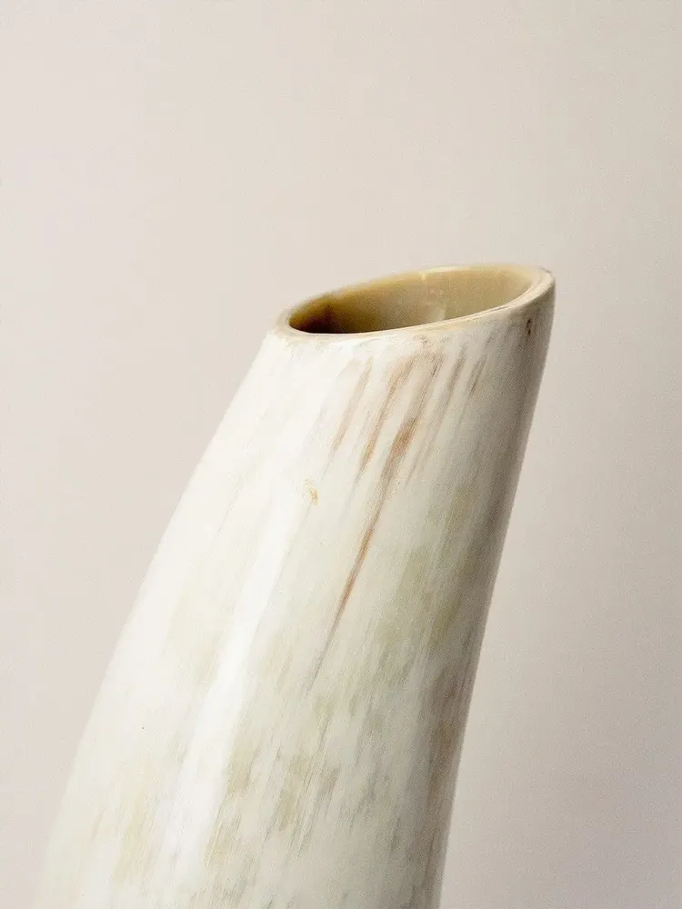 Vases - Grand vase en corne blonde - L INDOCHINEUR X RIVÊT