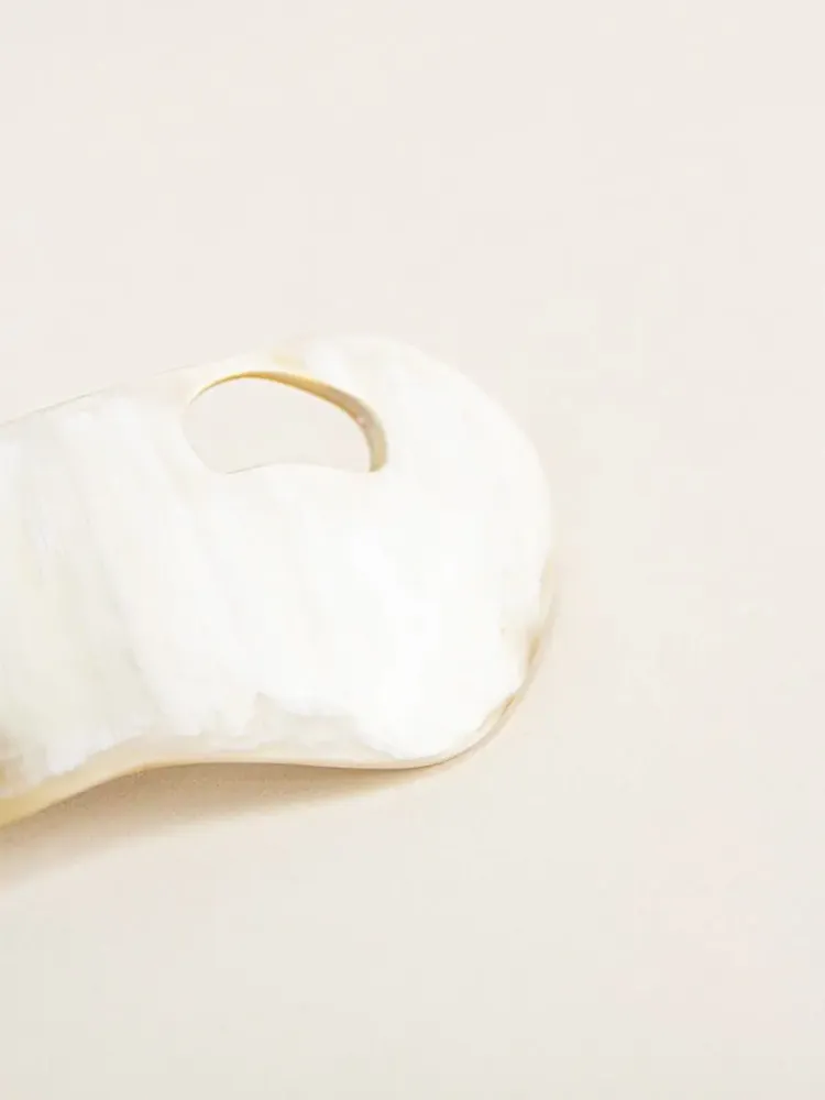 Barrettes - Mineral hair clip in blond horn - L INDOCHINEUR X RIVÊT