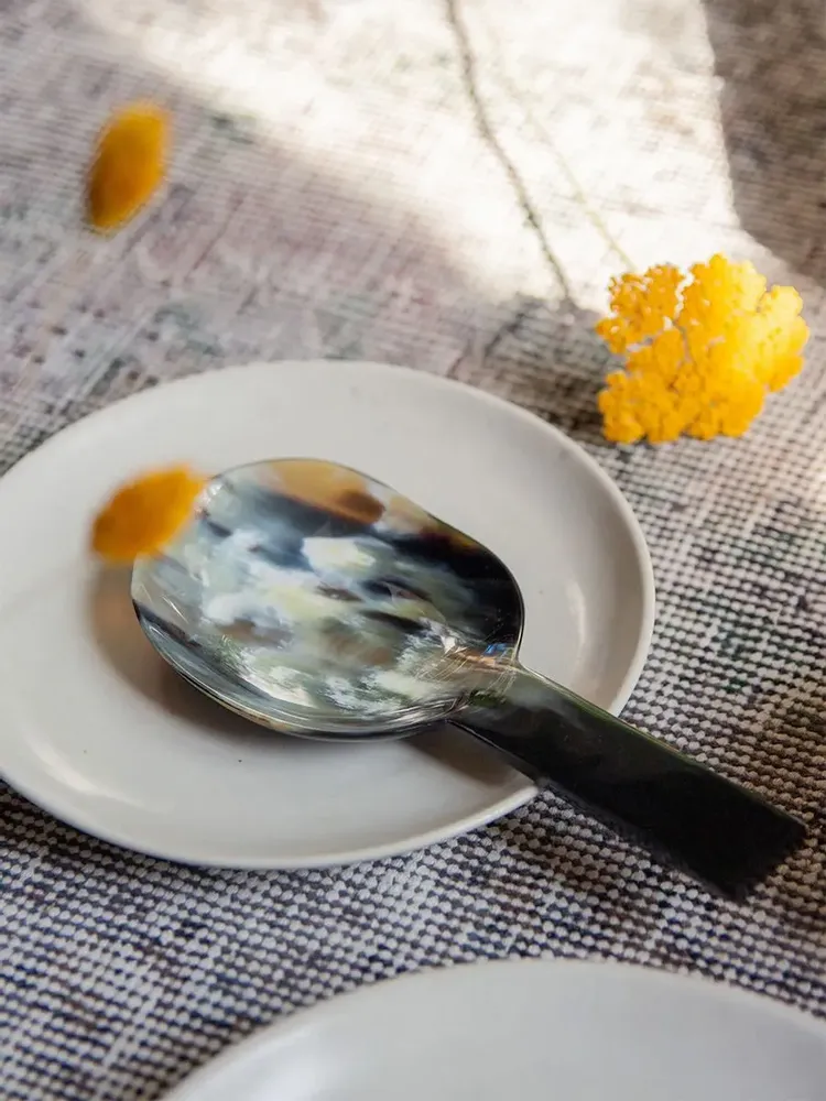 Couverts de service - Cuillère à riz en corne noire africaine - L INDOCHINEUR X RIVÊT