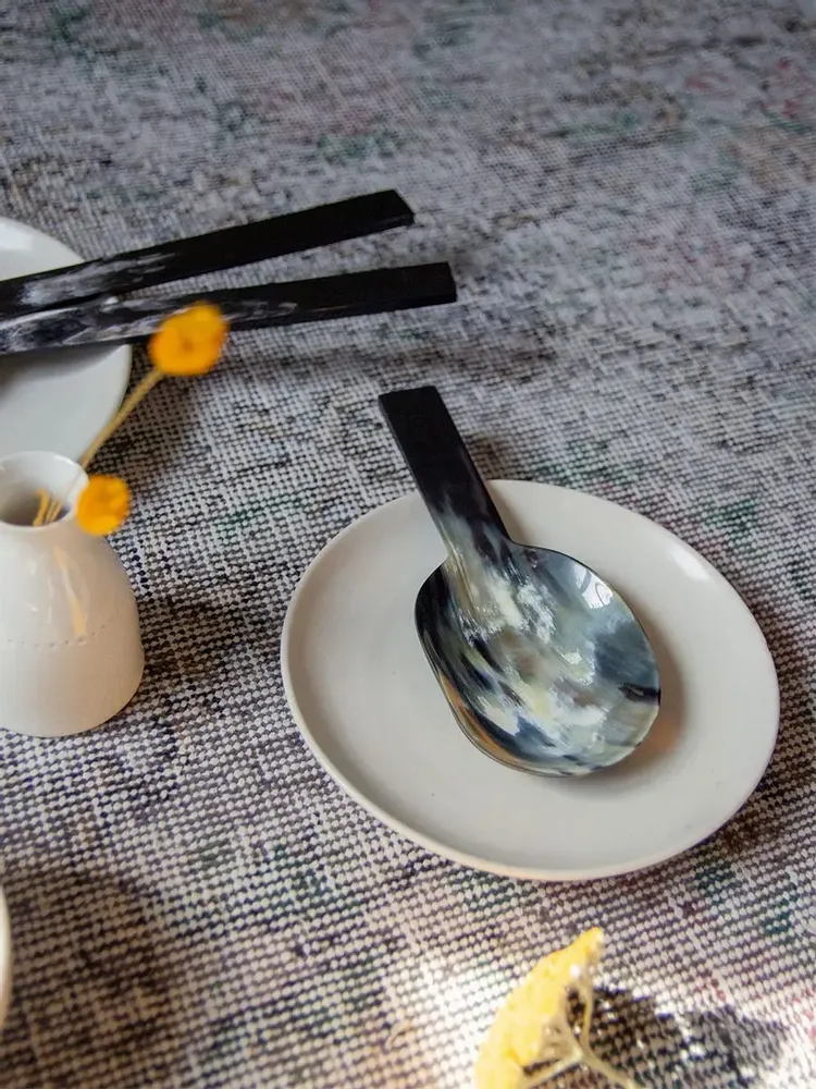 Couverts de service - Cuillère à riz en corne noire africaine - L INDOCHINEUR X RIVÊT