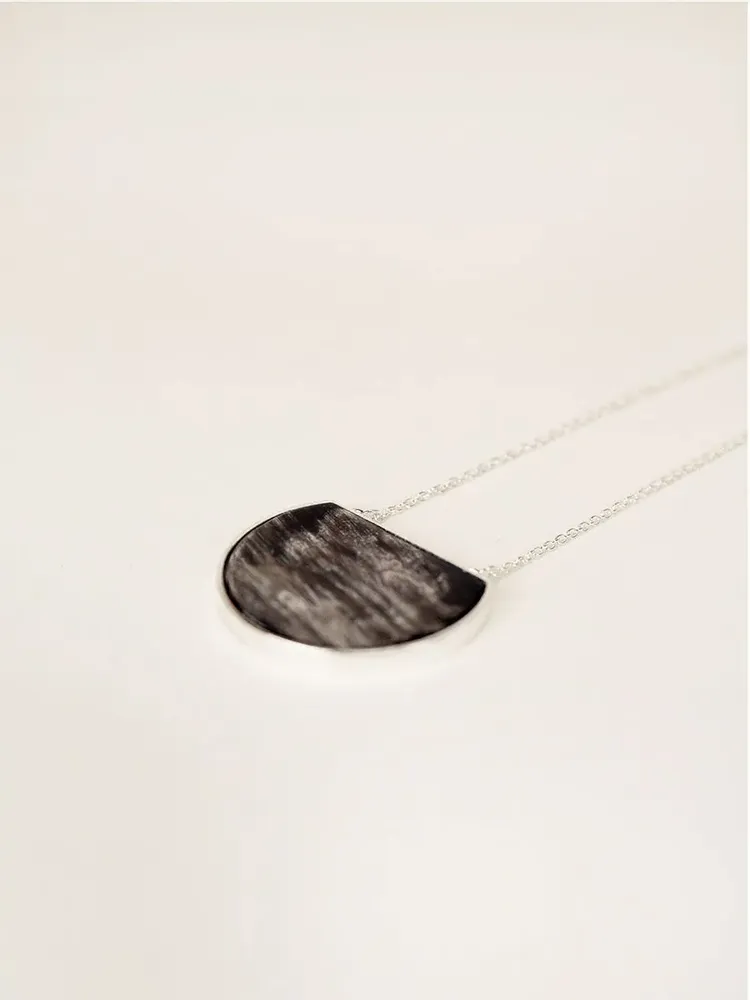 Jewelry - Truncated disc medallion pendant, silver chain, marbled black horn - L INDOCHINEUR X RIVÊT