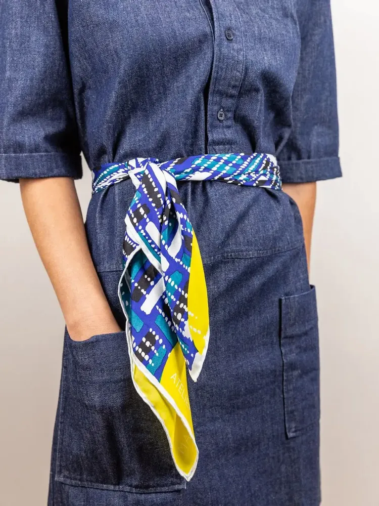 Foulards et écharpes - Carré en twill de soie 90x90, couture roulée main (19 mommes). - L INDOCHINEUR X RIVÊT