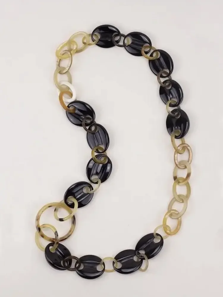 Bijoux - Sautoir grains de café et anneaux ovales en corne noire et blanche - L INDOCHINEUR X RIVÊT