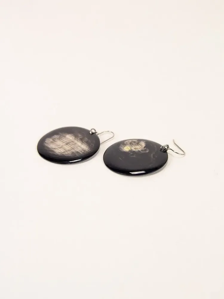 Bijoux - Boucles d'oreilles disque plein en corne noire marbrée - Crochets - L INDOCHINEUR X RIVÊT