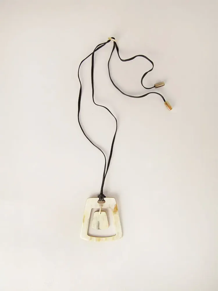 Jewelry - Trapezoid pendant in blond horn - L INDOCHINEUR X RIVÊT