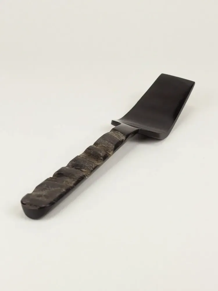 Cutlery set - Pie server in black horn with raw horn handle - L INDOCHINEUR X RIVÊT
