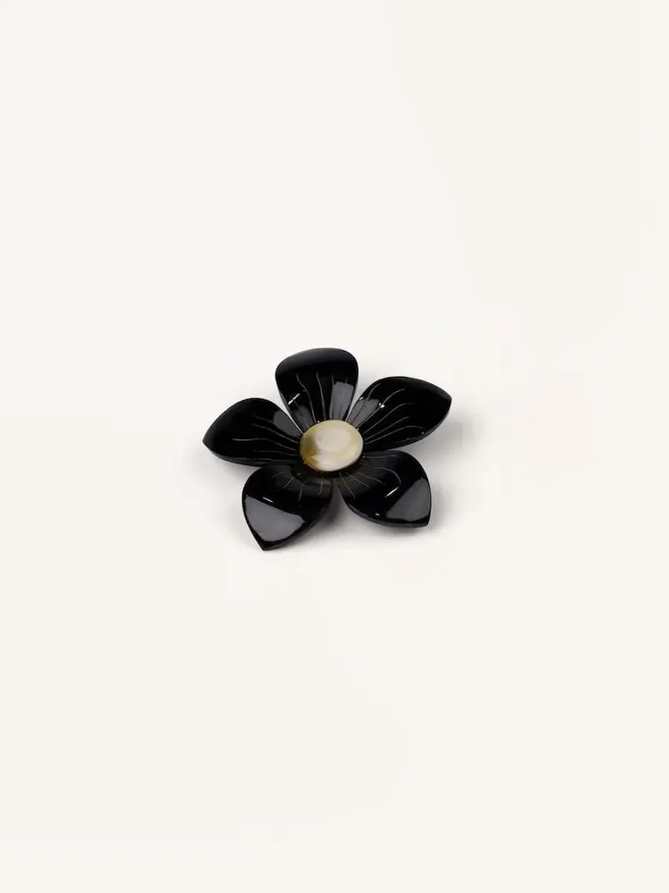 Brooches - Two-tone flower brooch in plain black horn - L INDOCHINEUR X RIVÊT